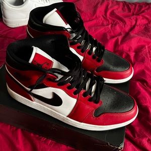 Jordan 1 Mid
